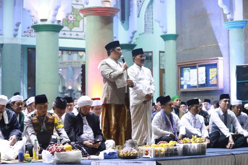 Hadirkan Habib Syech, Puluhan Ribu Warga Tumpah Ruah Di Tangerang ...