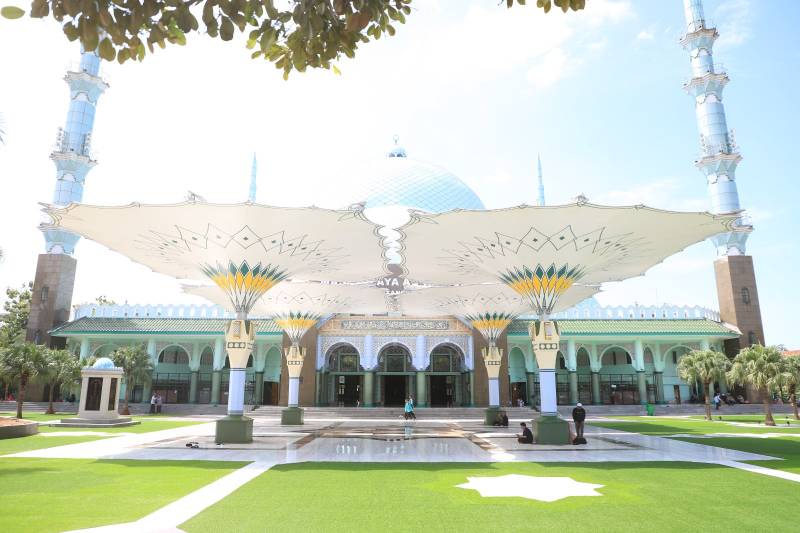 Semarak Ramadan, Masjid Raya Al-A’zhom Kota Tangerang Sediakan Ratusan Porsi Iftar dan Takjil Gratis