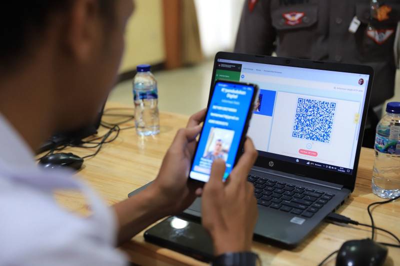Disdukcapil Kota Tangerang memperkenalkan IKD sebagai pengganti e-KTP
