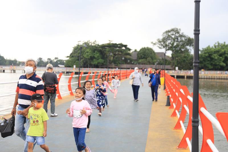 Ada jembatan yang bisa menjadi area jogging track