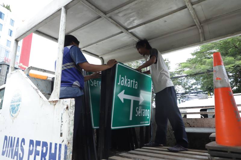 Persiapan Mudik Lebaran Kota Tangerang Mulai Pasang Rambu Petunjuk Jalan